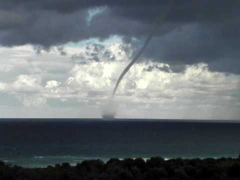 Twister offshore from Tallows Beach, Byron Bay