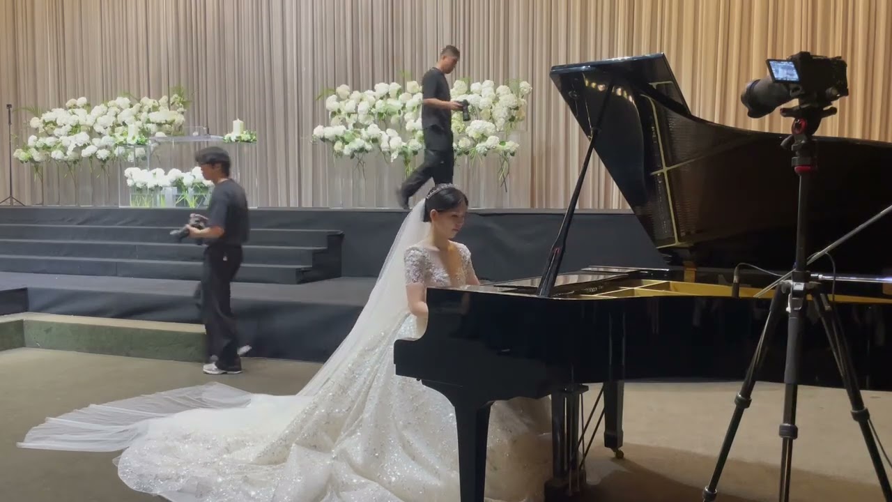 아이유 Love wins all 신부 피아노 축주