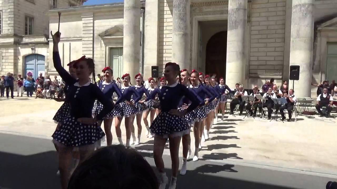 Mażoretki Zygzak i Orkiestra Dębieńsko we Francji.