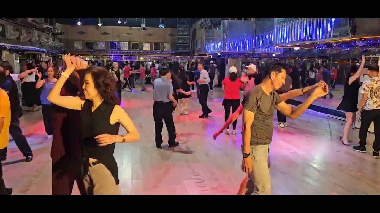 2024.11.12高雄皇妃舞廳 二四團隊 週二  十一月生日大舞聚 翅仔吉魯巴梭(沈達人) 現場錄影