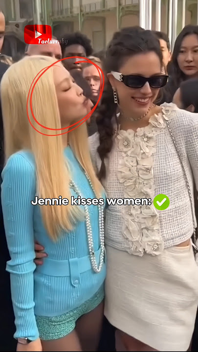 Stylists should give Rosé comfortable dresses😢🙌🏻 #blackpink #jennie #jisoo #rosé #lalisa