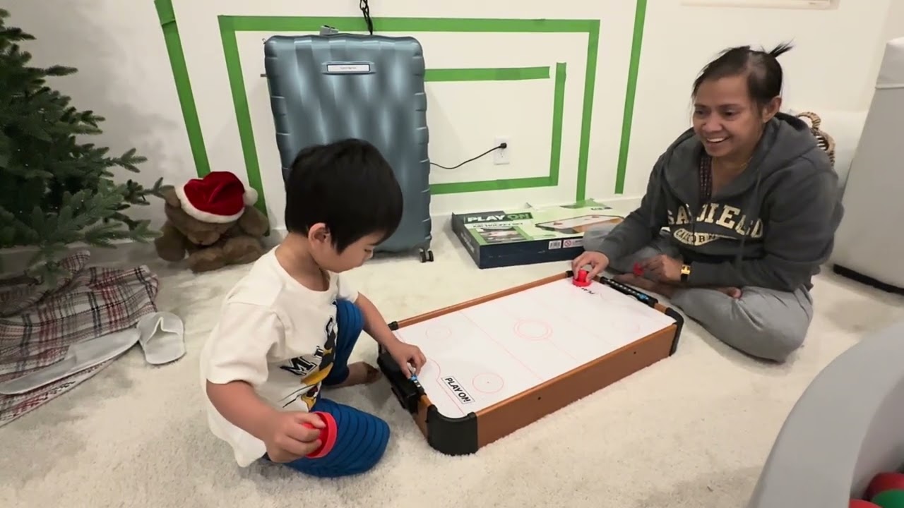 Mini air hockey | Toddler games!!!