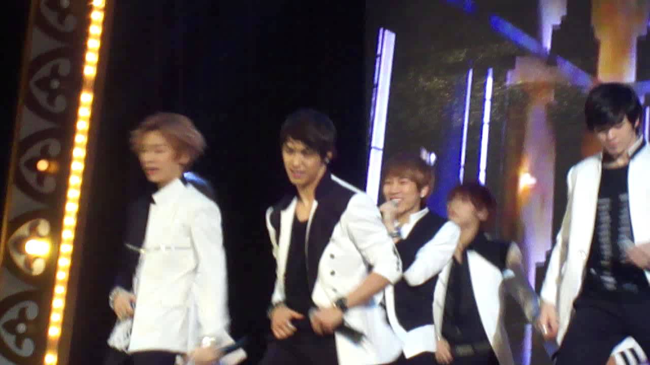 [FANCAM]  121124 BTOB - WOW @ Lotte World