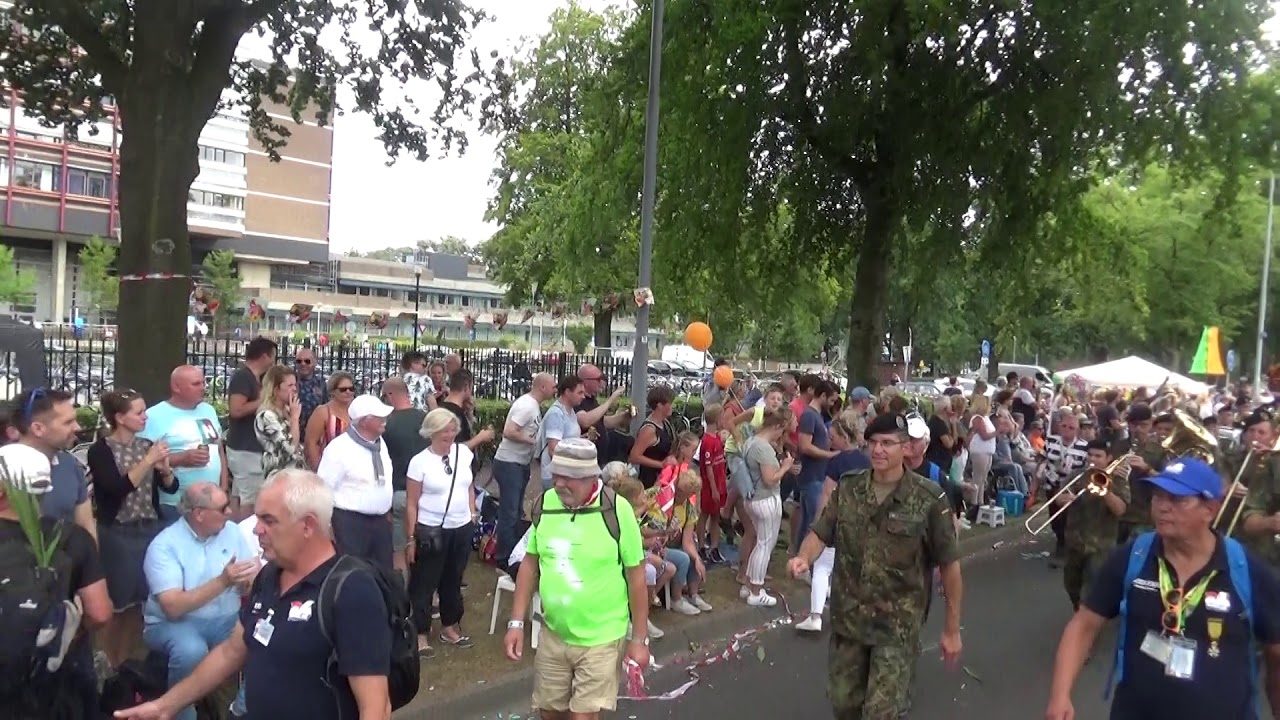 Heeresmusikkorps Ulm intocht vierdaagse nijmegen deel 5 2019 YouTube Heeresmusikkorps Ulm intocht vierdaagse nijmegen deel 5 2019 YouTube