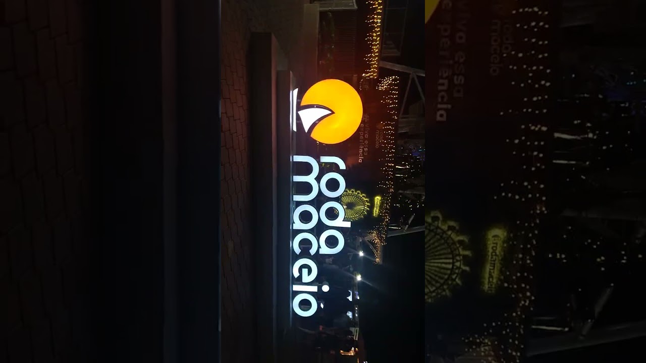 A orla de Pajuçara a noite em Maceió