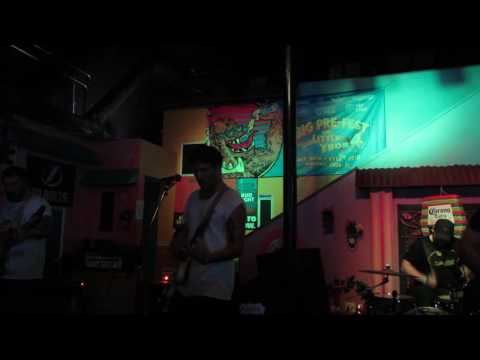 Punk music video thumbnail preview for Sonic Avenues - Dead Faces
