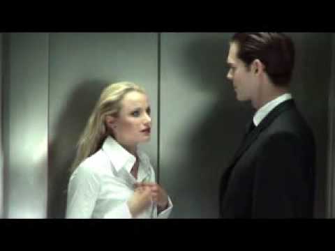 Cochonne dans l ascenseur