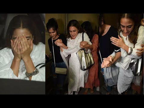 sara-ali-khan-gets-mobbed-by-fans-as-she-steps-out-of-a-theatre-with-friends;-video-goes-viral