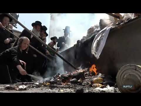 Ultra-Orthodox Jews burn leavened bread in Jerusalem ahead of Passover
