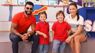 Gusttavo Lima e Andressa se divertindo com os filhos