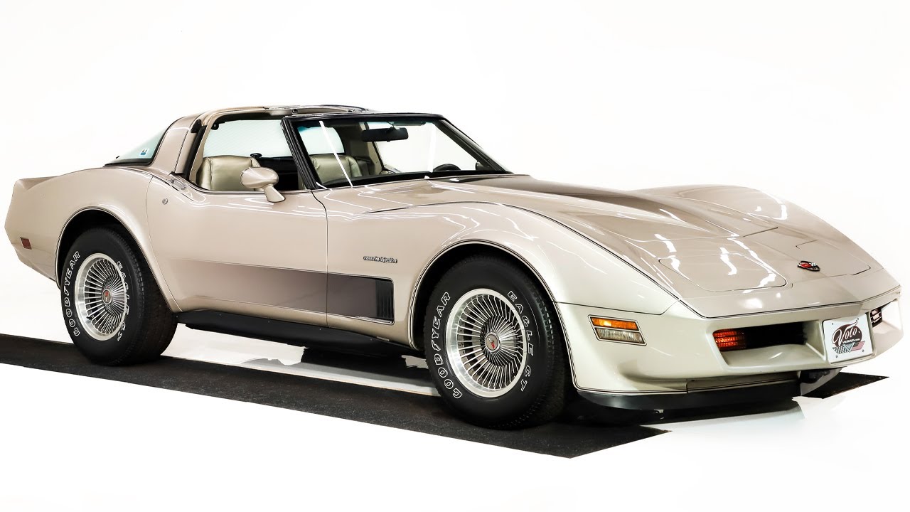 Auto art　1982　CHEVROLET　CORVETTE コルベット REVIEW: AUTOart 1982 Corvette Collector Edition • DiecastSociety.com