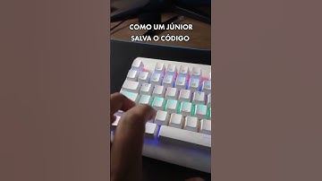 Como um programador junior x senior salva o código #shorts