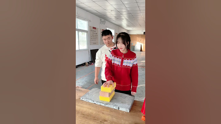 中国功夫：猛男徒手将砖头打碎Chinese Kung Fu: A tough guy smashes bricks with his bare hands#搞笑 #funny #kungfu #per