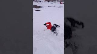 Прыжки в снег с горы