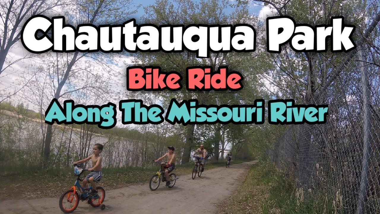 Riding Bikes Along The Missouri River Chautauqua Park Trail In Sioux