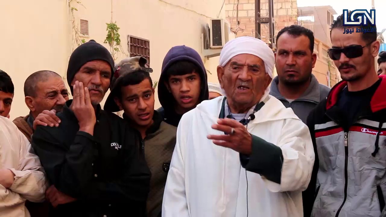 سكان حي زقاق بلهروي بقصر البزائم بالاغواط  يحتجون على قلة الماء الشروب و مدير القطاع  يرد  . حكيم ب