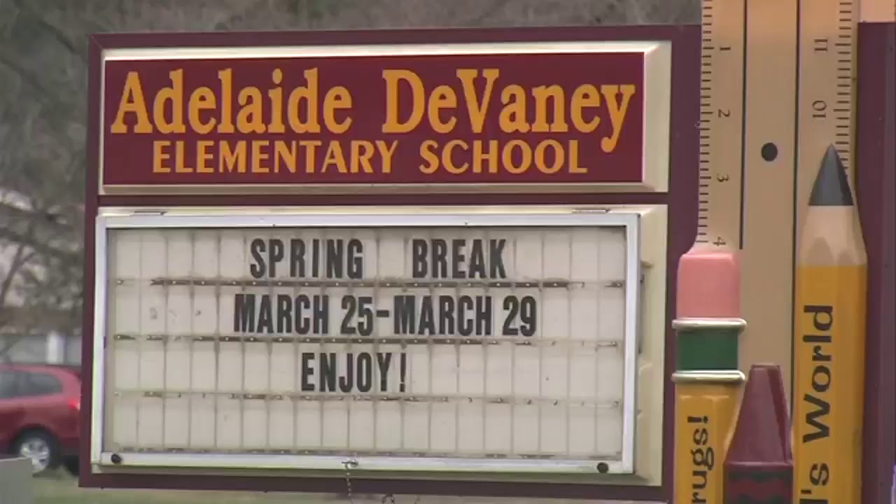 DeVaney sub accused of hitting student - YouTube