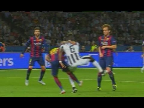 Claro penalty de Alves contra Pogba. Final Champions 2015. JUVENTUS vs BARCELONA