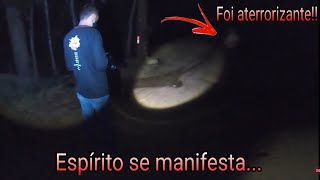 Espírito Se Manifesta Diante Da Câmera No Ponto De Carregamento De Água Ombrado