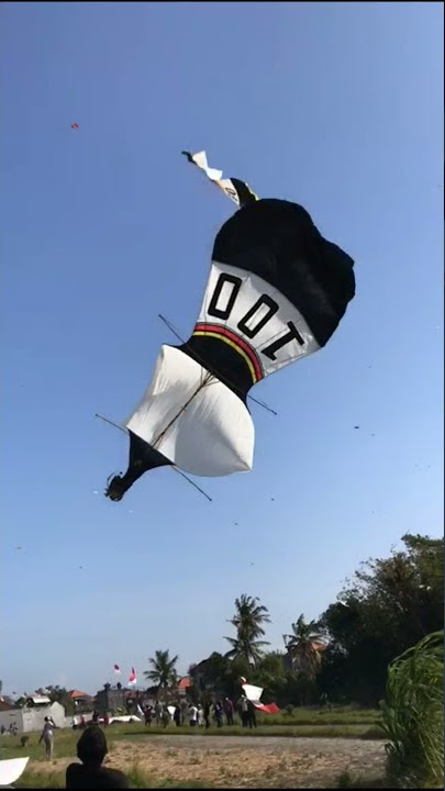 Janggan Buntut AYU GOMBRANG  patah gara-gara angin terlalu Ngegas Di SEWELU KITE FESTIVAL