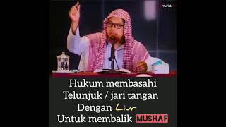 Hukum membasahi telunjuk/ jari tangan dengan air liur untuk membalik lembaran Mushaf Al Qur'an