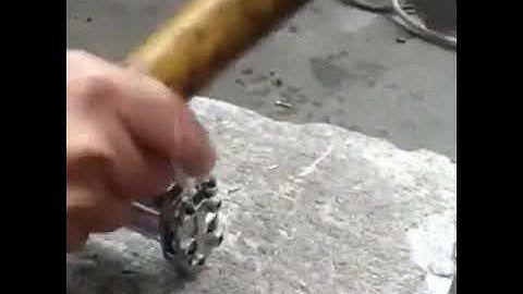 dụng cụ tiện ích đóng đinh bê tông