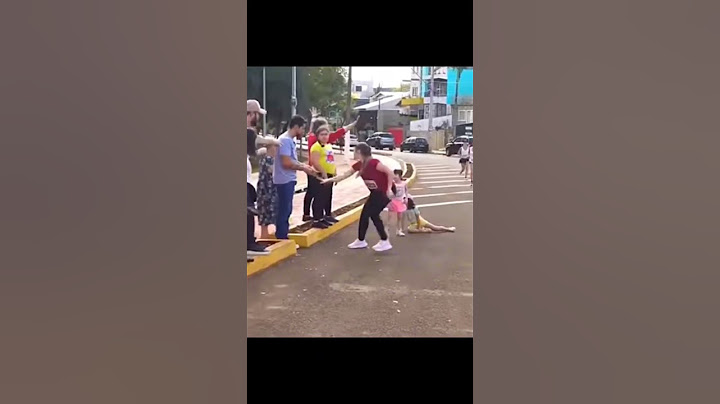 Kids run to hug mom at maraton finish#shorts