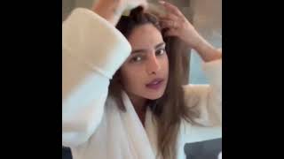 Famous Before washing Hair some tips from Bollywood Star Priyanka Chopra Wealth