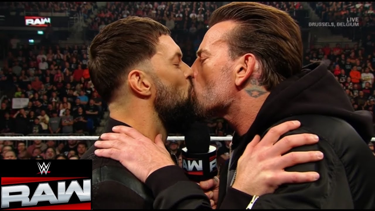 Finn Bálor vs CM Punk WHO WON THE VERBAL SPARRING MATCH on WWE Raw