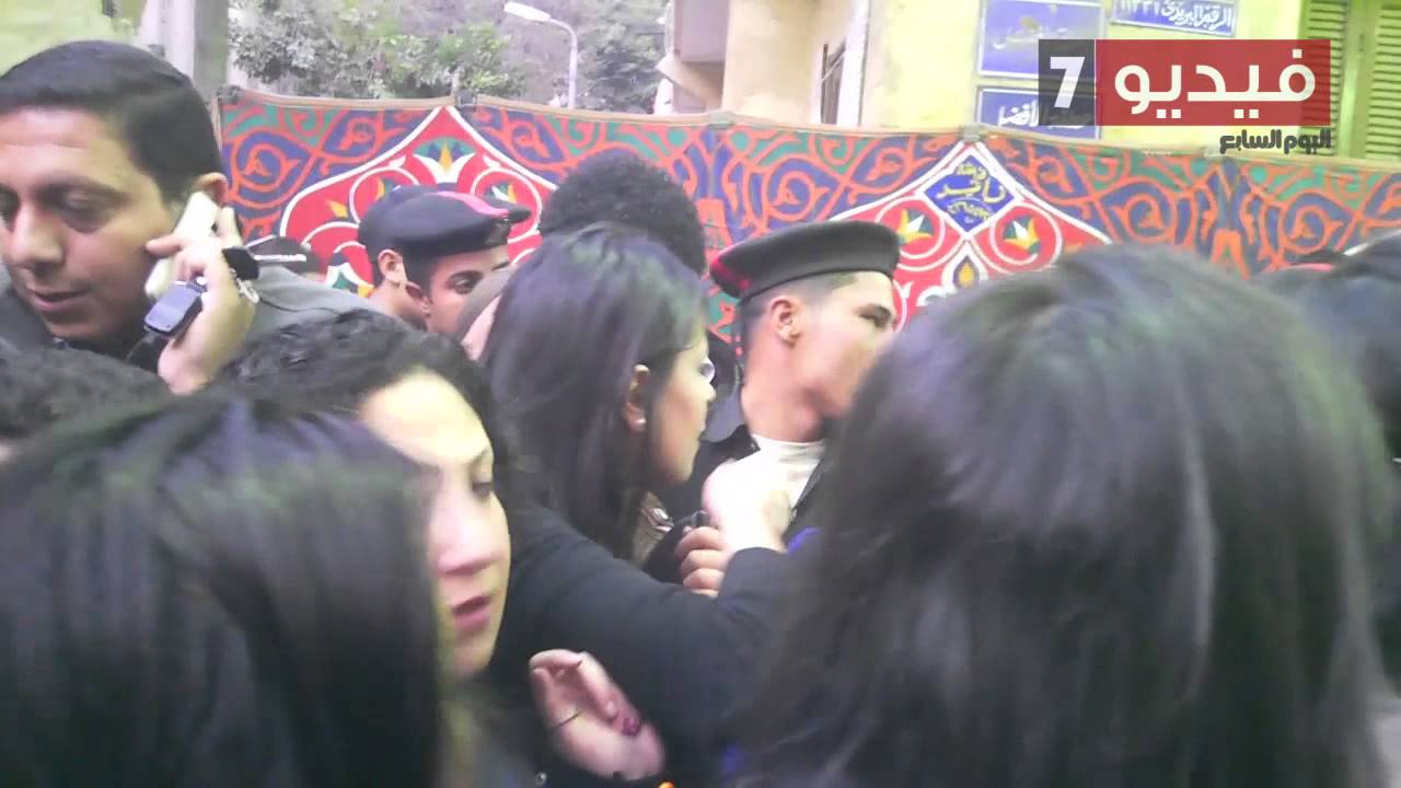 مناوشات أمام كنيسة مار جرجس شبرا بسبب التزاحم