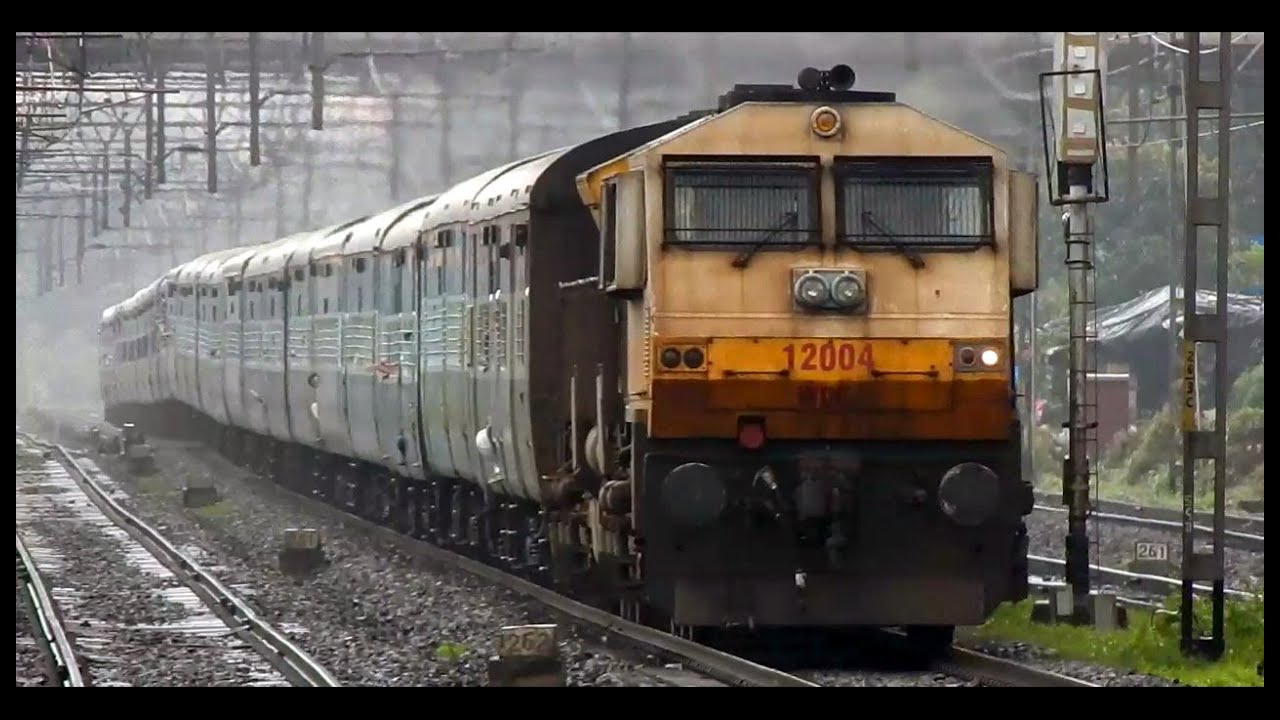 RUMBLING Trains At A HIGH SPEED Location In MUMBAI : INDIAN RAILWAYS