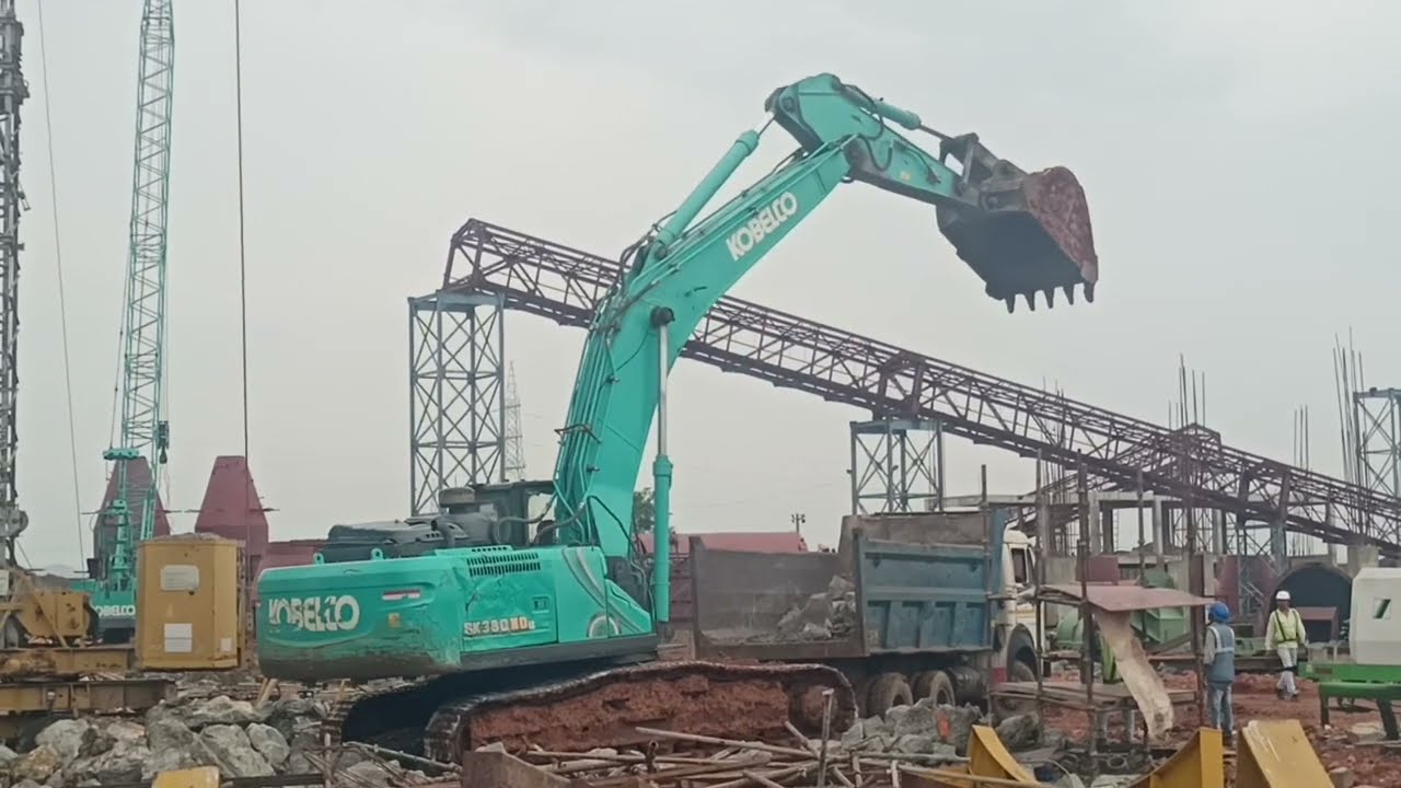 Kobelco SK520 