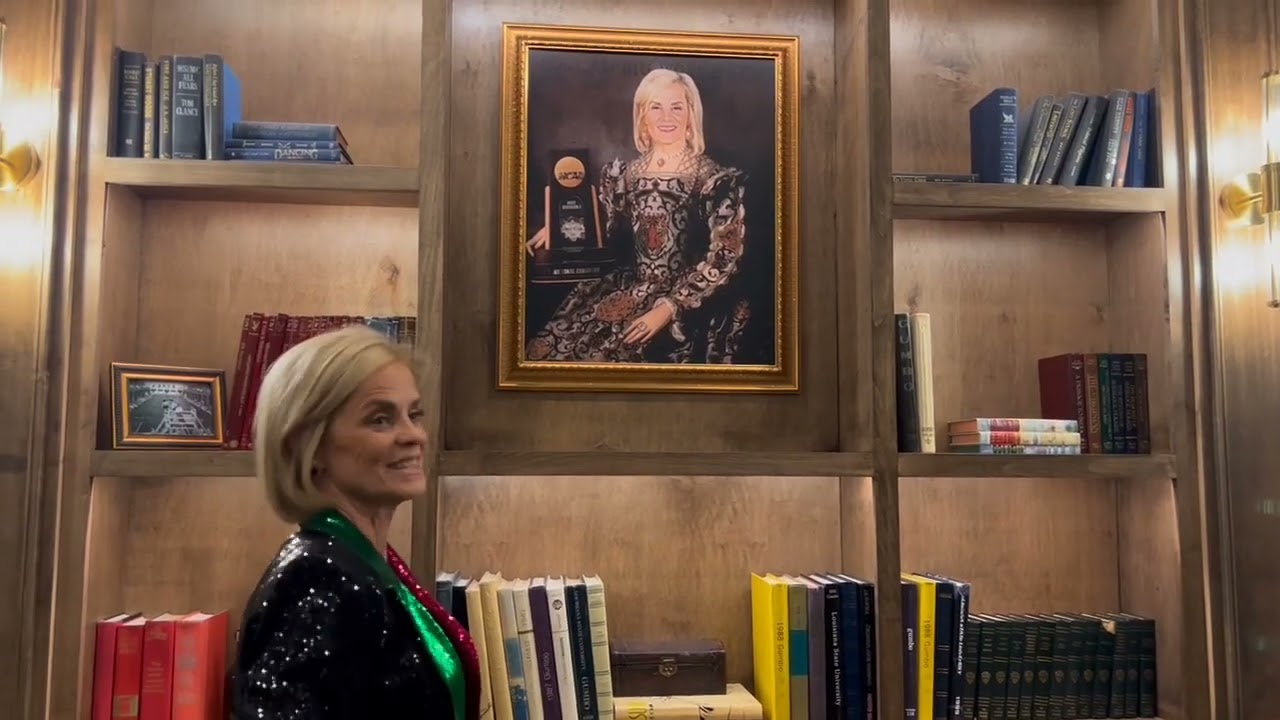 Kim Mulkey unveils the new portrait of her at Juban’s restaurant