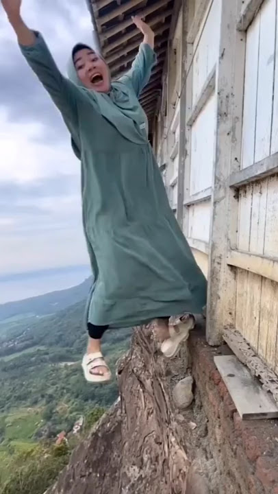 Deep Cliff Prank! ⛰️😂#Catsoftiktok #CatLovers #cat #cute #FunnyCats #catcartoon #fyp