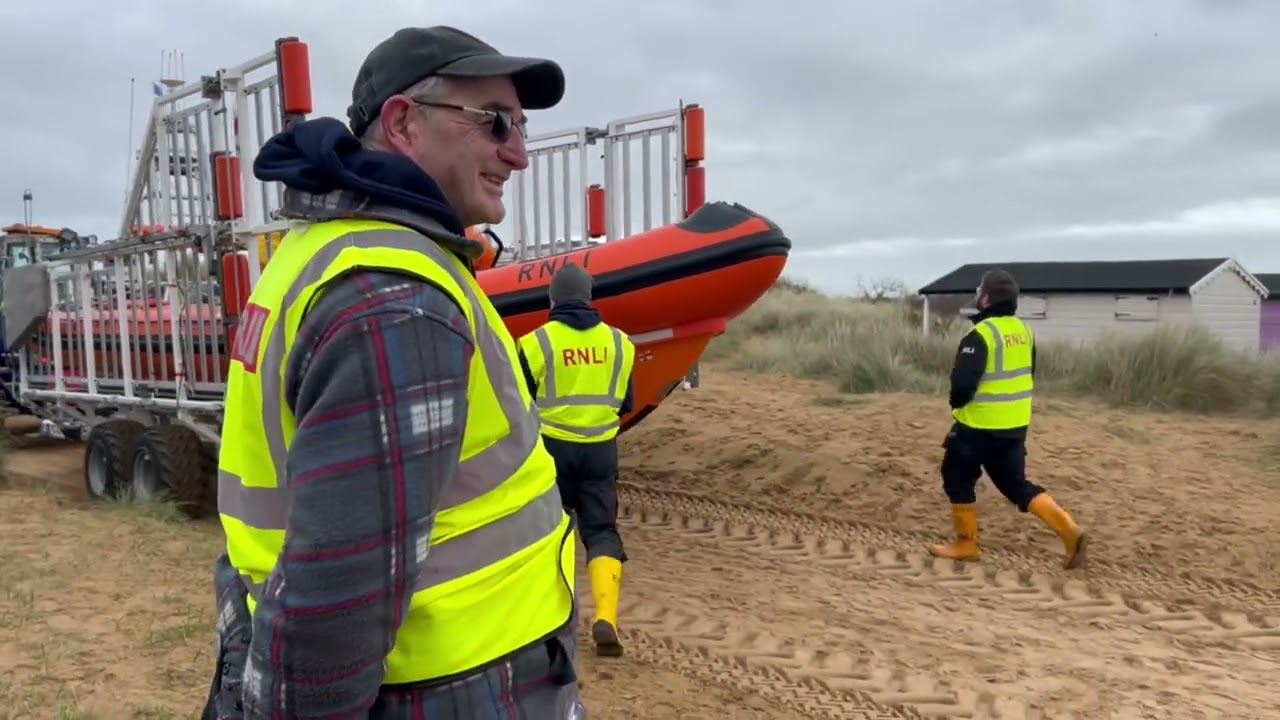 Vid Dade says 'the smile hasn't left his face', since receiving an MBE for his service to the RNLI