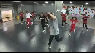 Sekelompok Orang Joget lagu Silit