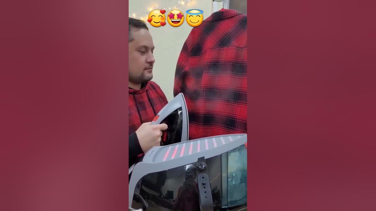 красавчик гладит одежду - YouTube