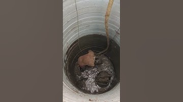 The process of digging Wells with shovels