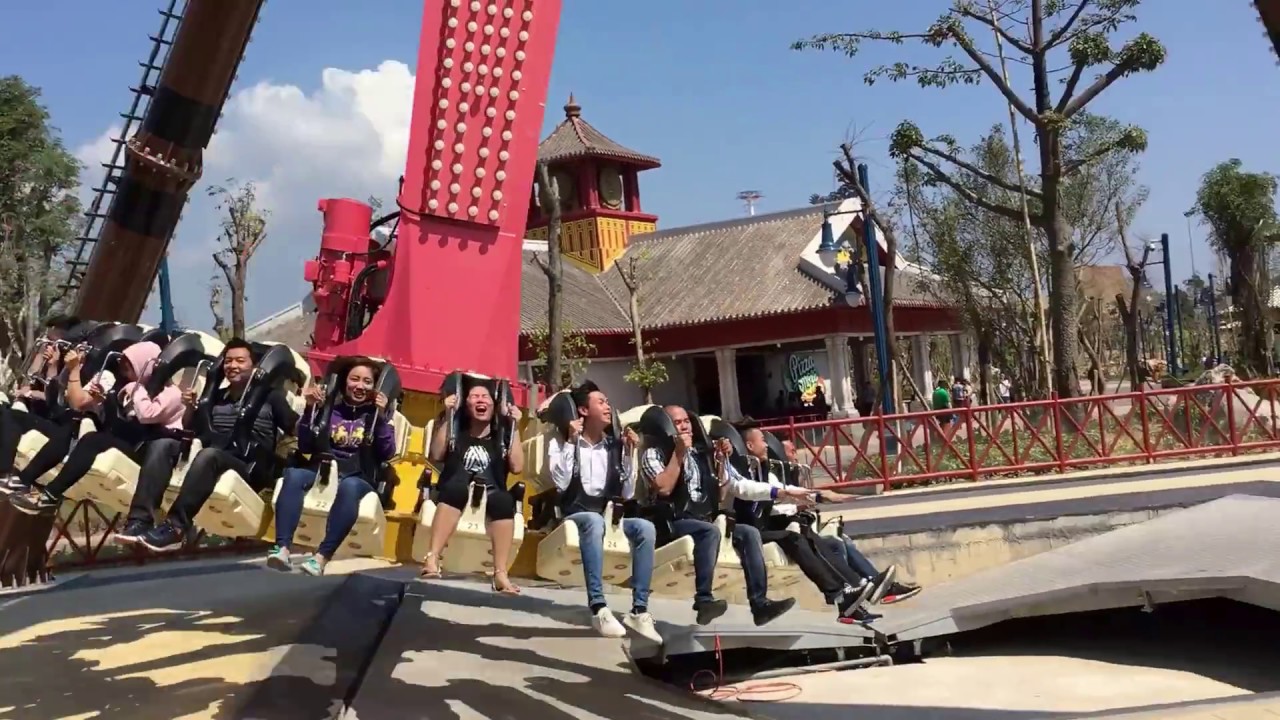 Trò Tê Giác cuồng nộ ở Sunworld Ha Long Park