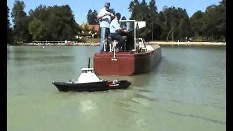 Tug Escorting a Q-Max LNG carrier - Port Revel Shiphandling