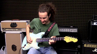 Vintage Icon V6 (Laguna Blue) played by Salvo Cacioppo (Vintage artist)