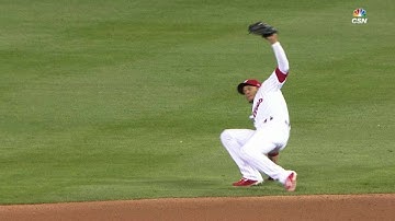 WSH@PHI: Hernandez fields tough hop, gets the out