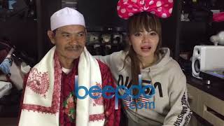 Kontras, Penampilan Dinar Candy Dengan Ayahnya