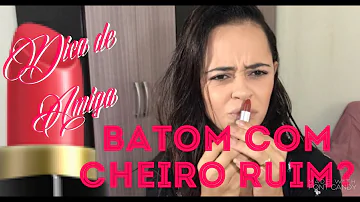 Como tirar o gosto ruim do batom?