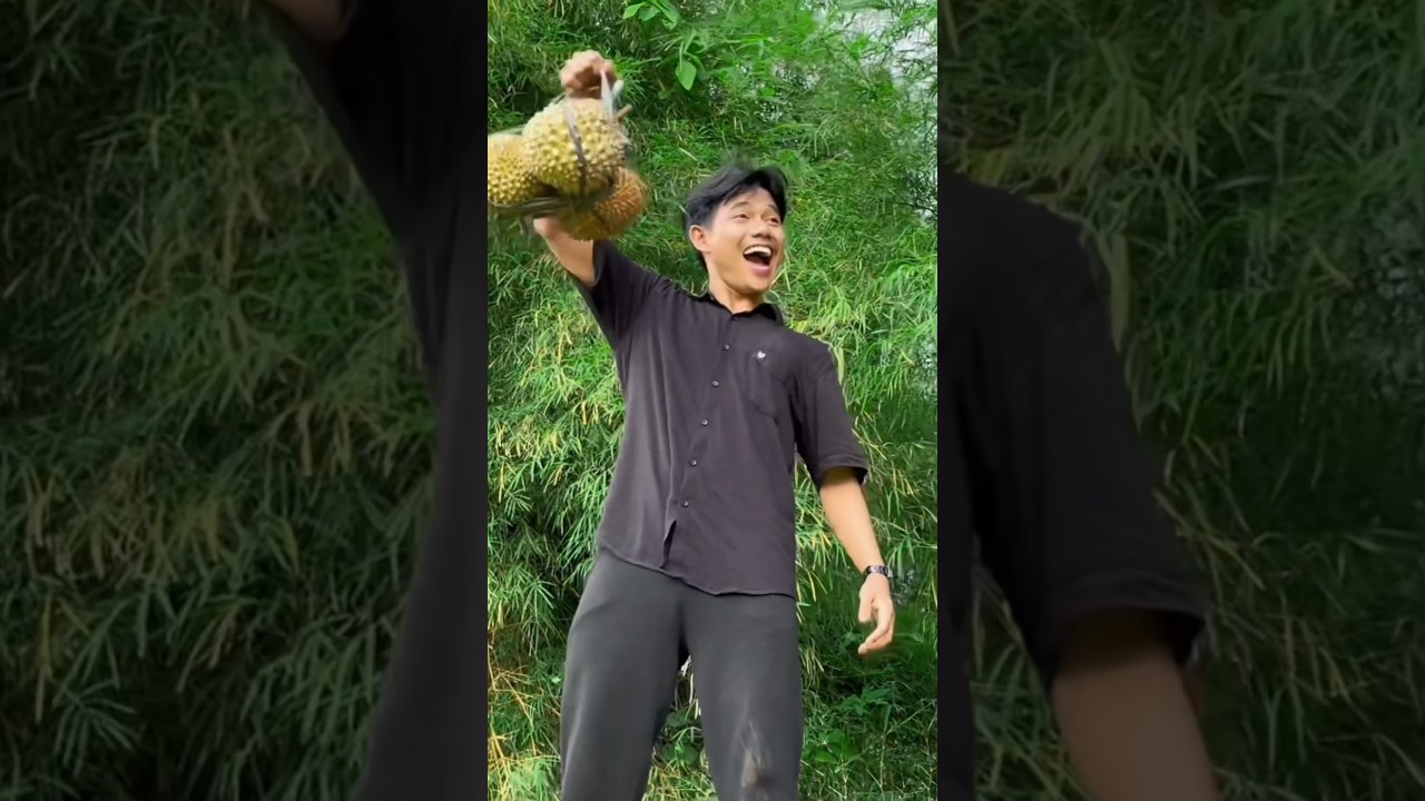 Roy fell and was hit by a durian, watch the full episode on eps 90, 