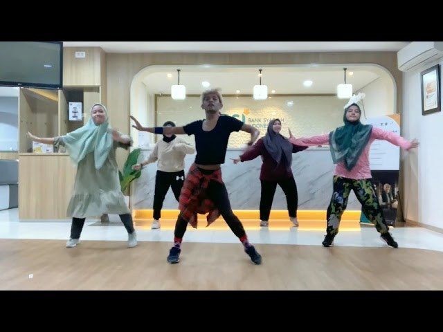 No Comment - Tuty Wibowo | Bunda Corla | Senam Kreasi | TikTok | Viral | Zumba | ZIN IDHO BATAM class=