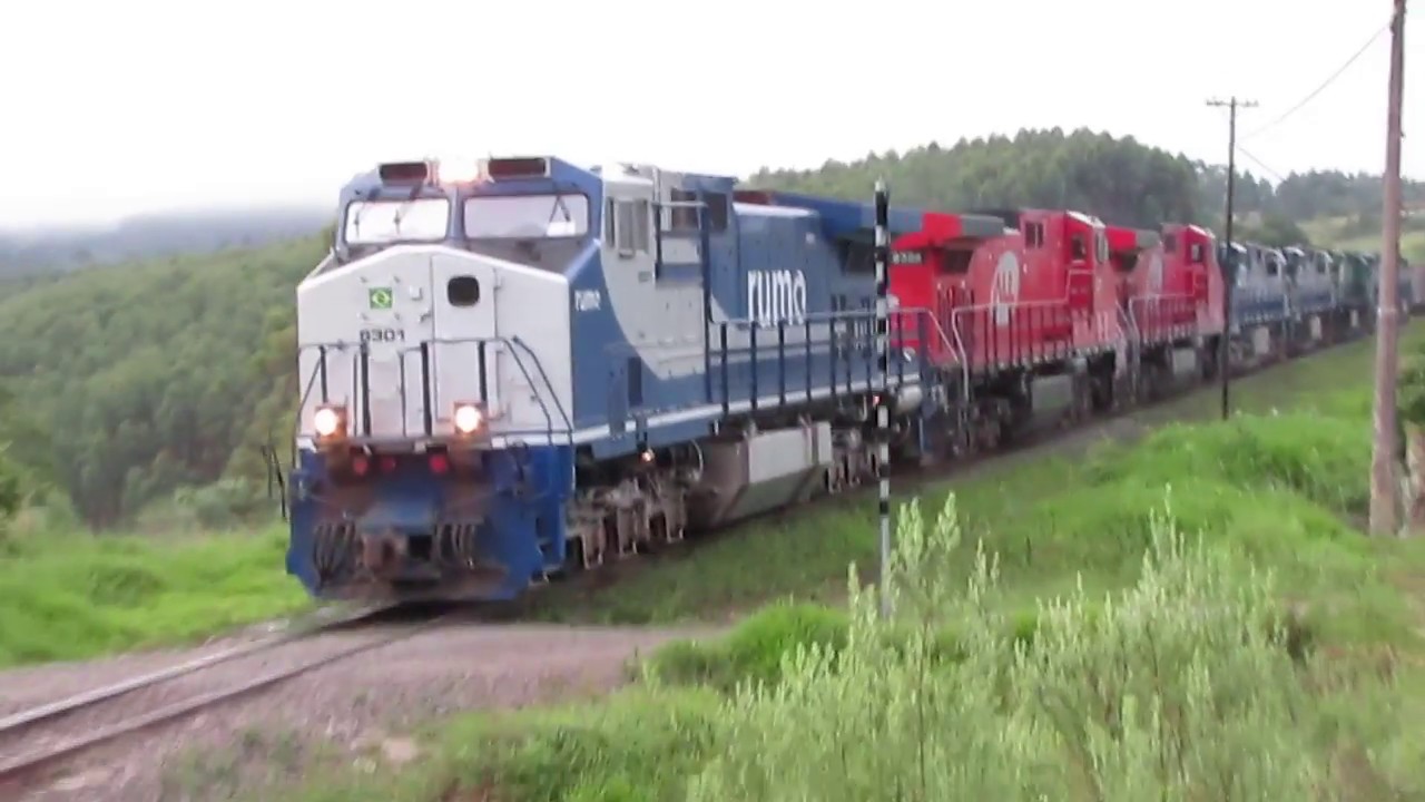 Dash Train Rumo Trem com 8 locomotivas, sendo 3 DASH-9 RUMO/ALL e 5 ES43BBi RUMO/KLABIN ...