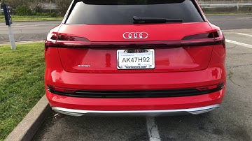 How to operate the Handsfree operated tailgate in an Audi etron DM