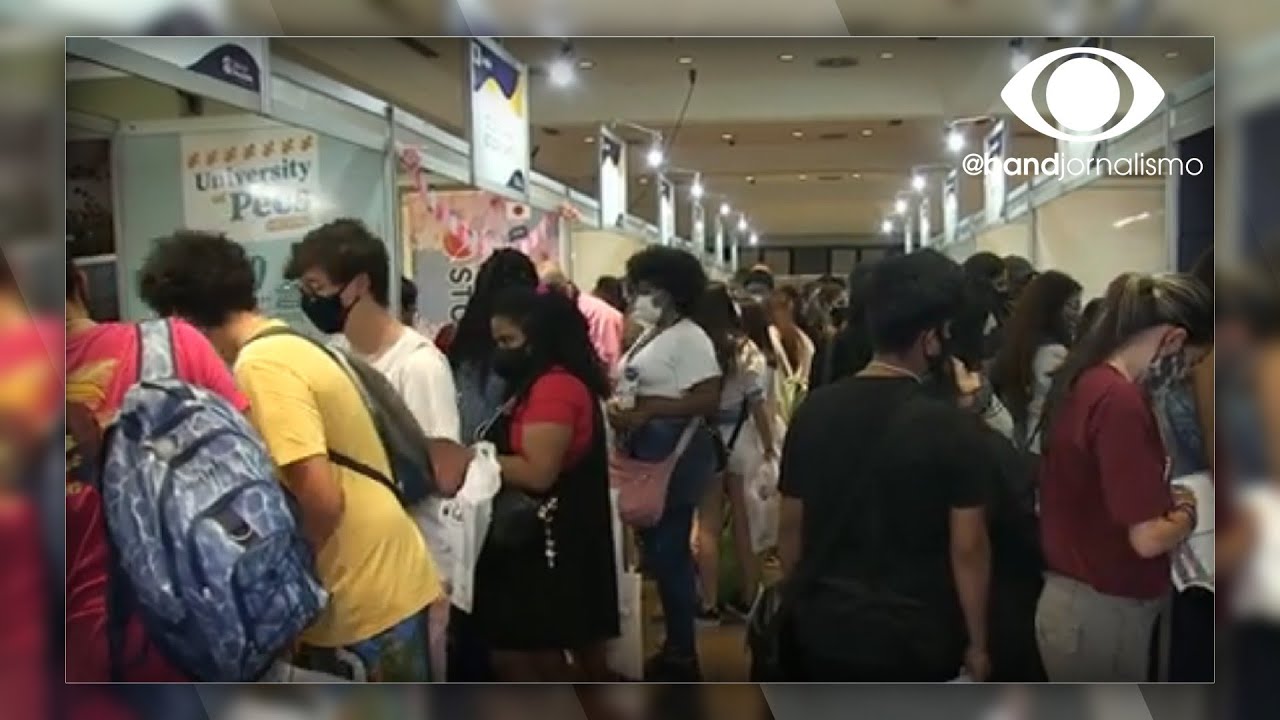 Estudantes buscam graduação no exterior