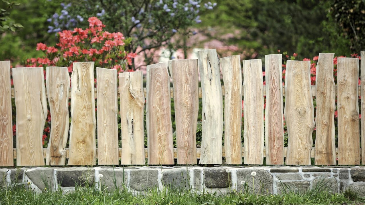 Bezúdržbový dřevěný plot z akátu: jednoduché a udržitelné řešení